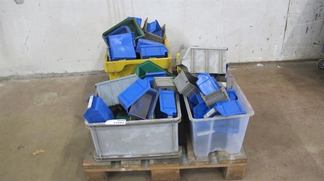 Kunststof bakken diverse magazijnbakjes