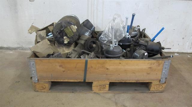 Diversen diverse vrachtwagen onderdelen