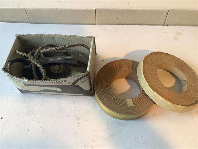 Diversen fineerband met strijkijzer