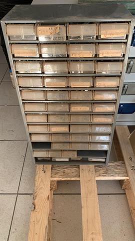 Diversen ladenkast met diverse inhoud / h53 x b30 x 16cm 