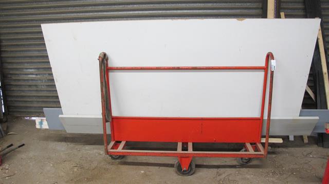 Werkplaats toebehoren platenkar met diverse inhoud