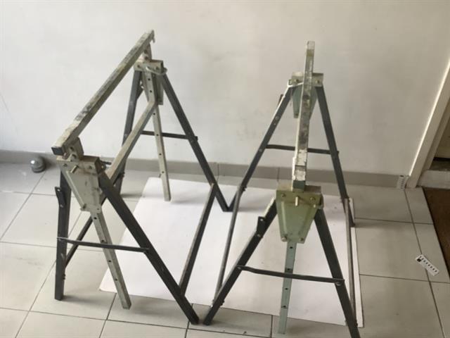 Diversen schragen in hoogte verstelbaar / 2 stuks