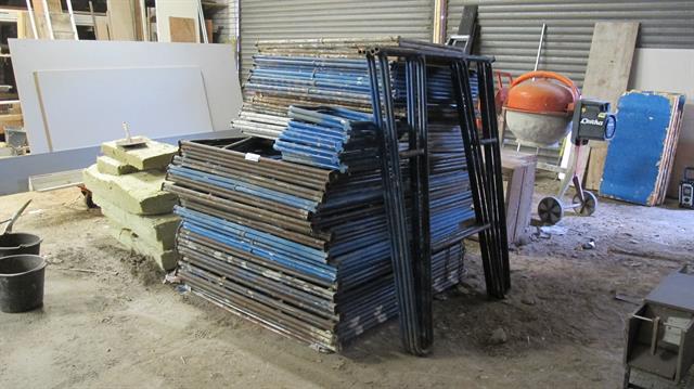 Werkplaats toebehoren schragen van metaal ca 40 stuks