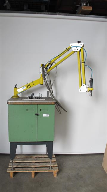 Overig tap arm op een montage tafel