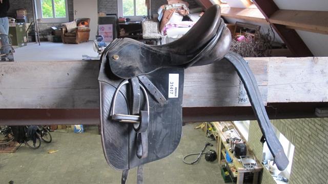 Branche gerichte artikelen zadel voor een paard KN